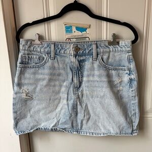 Light wash denim mini skirt from SO 💙